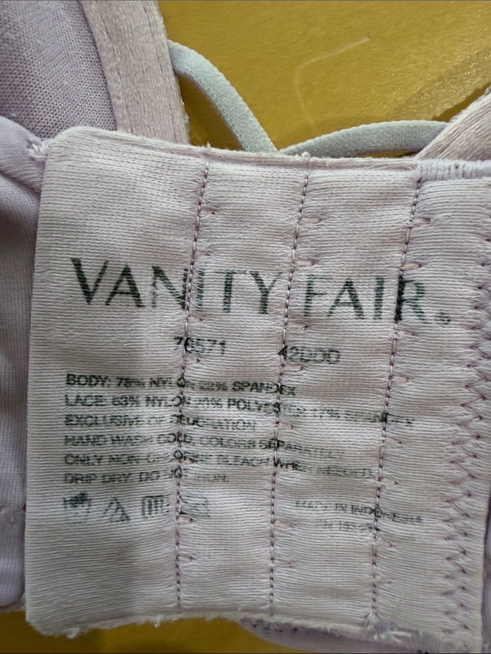 Vanity Fair Lavender Lace Underwire Bra
42DDD style 76571
Good condition - Picture 3 of 3